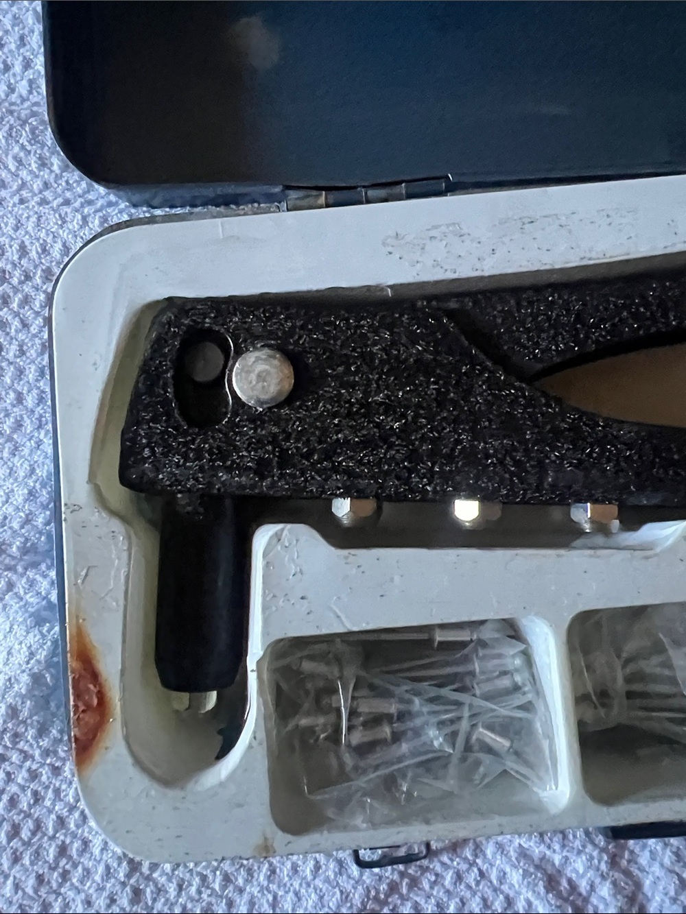 Red Handled Rivet Gun with Assorted Rivets storage case - Picture 2 of 6